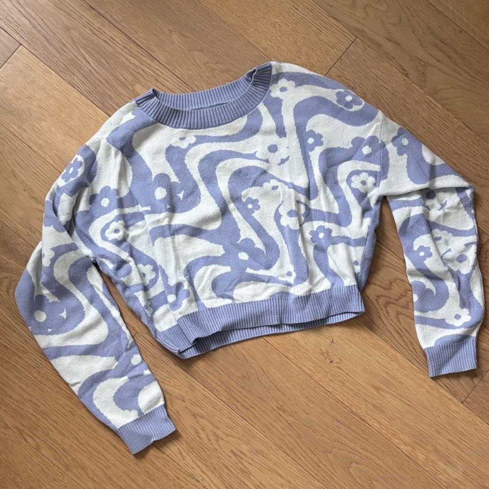 Hollister Floral Patterned Purple and White Sweater